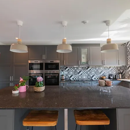 Pensionat 7min To Uni Se-velha - Ac - Work Desk - 300mbs Wifi - 1