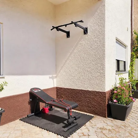 Casa de hóspedes 7min To Uni Se-velha - Ac - Bbq & Gym - Work Desk - 300mbs Wifi - 1 Coimbra
